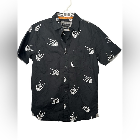 Free Planet Black White Skeleton Hand Print Button Down Short Sleeve Shirt NWT - Picture 1 of 7